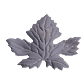 Petite feuille de vigne décorative en tôle d'acier avec nervures moulées en relief.