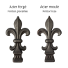 Pointe de lance-fleur de lys avec base carrée